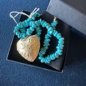 Turquoise necklace with gorgeous Gold Heart Pendant
Unique& STUNNING!FUN fashion